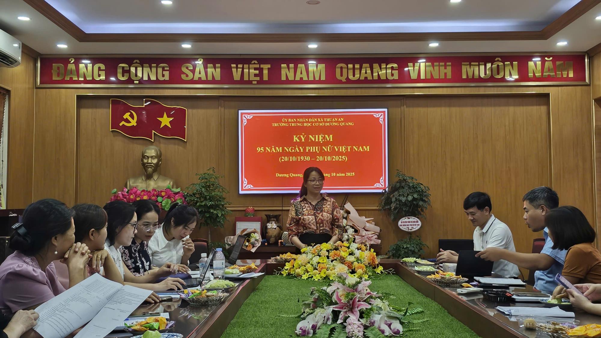 Tri ân người phụ nữ - Người gieo mầm tri thức