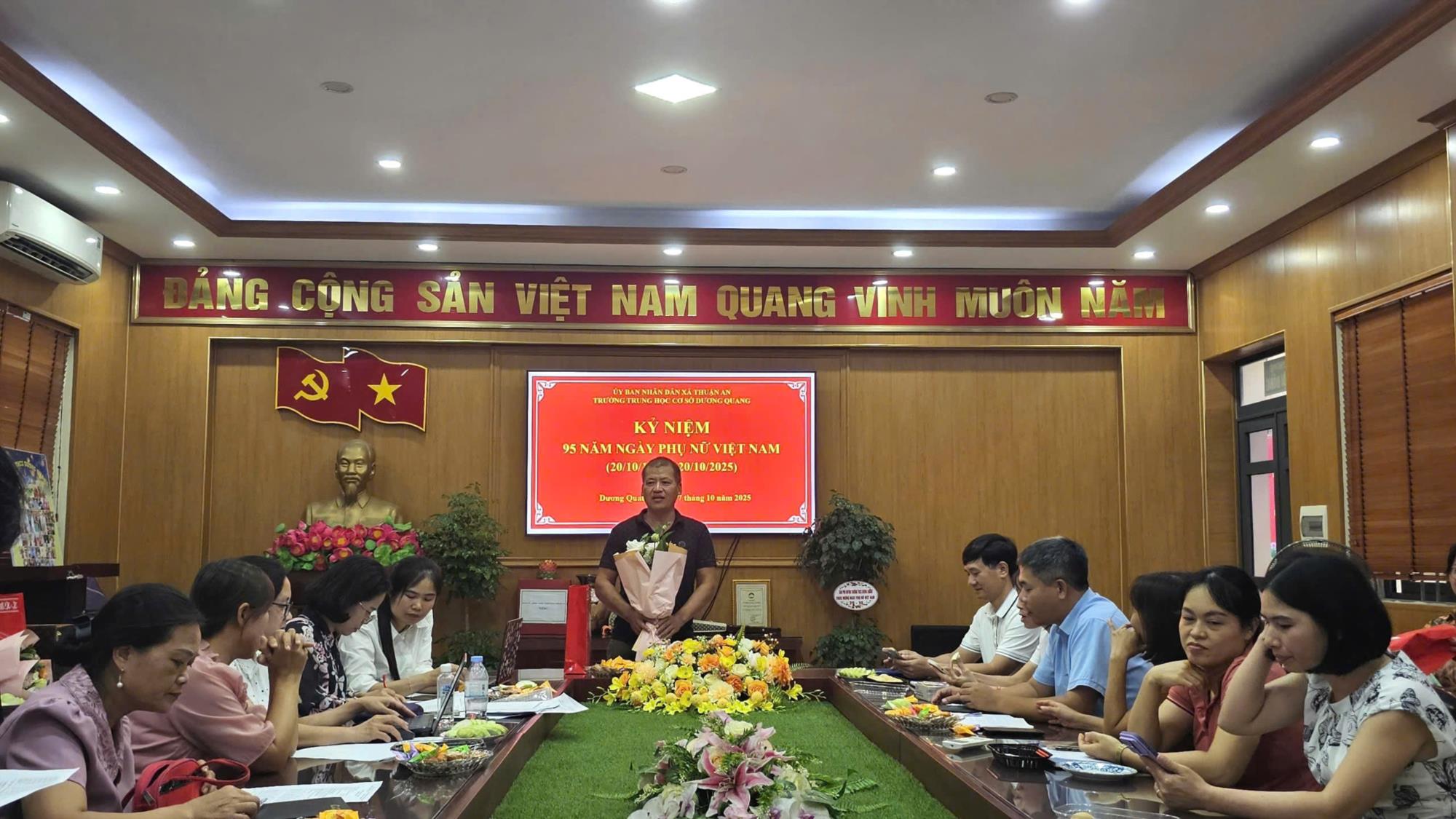 Tri ân người phụ nữ - Người gieo mầm tri thức