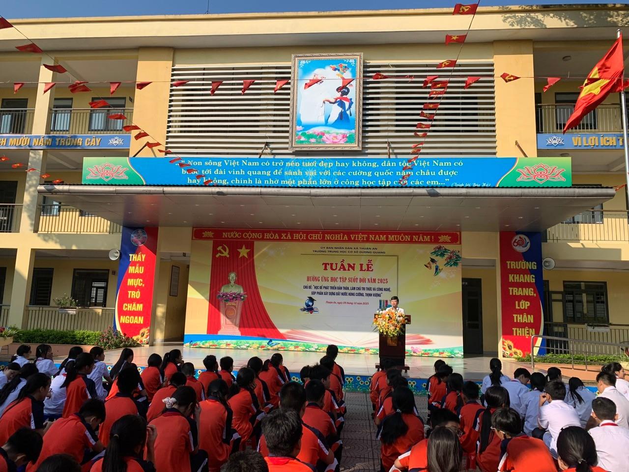 Sinh hoạt dưới cờ - Giới thiệu sách