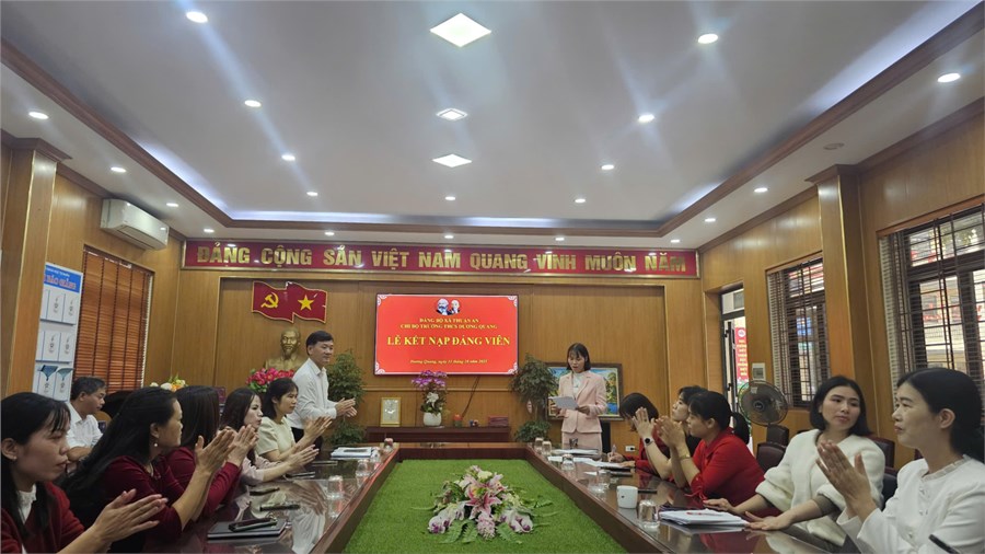 Lễ kết nạp Đảng viên mới - Chi bộ Trường THCS Dương Quang