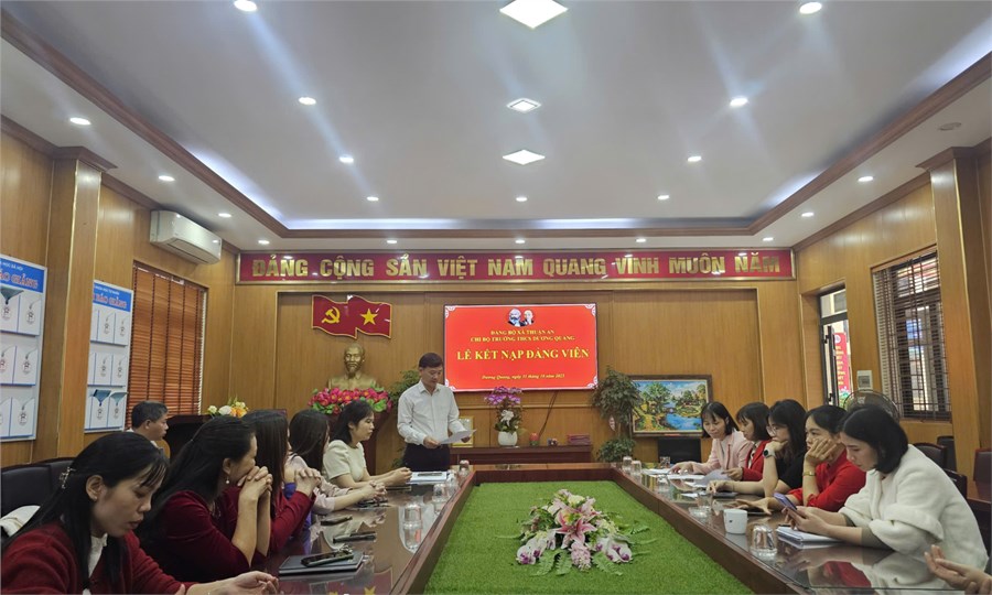 Lễ kết nạp Đảng viên mới - Chi bộ Trường THCS Dương Quang