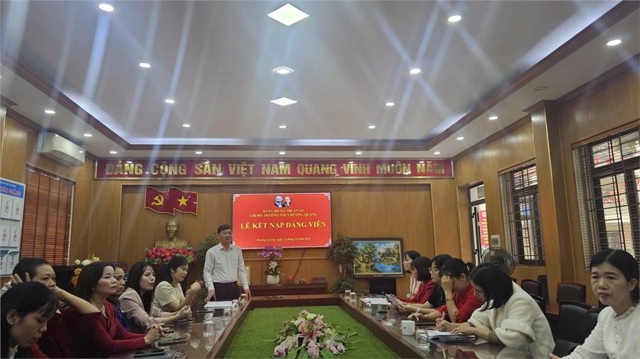 Lễ kết nạp Đảng viên mới - Chi bộ Trường THCS Dương Quang