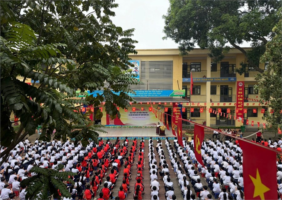 Trường THCS Dương Quang tổ chức Chương trình hưởng ứng `Ngày Pháp luật nước Cộng hòa xã hội chủ nghĩa Việt Nam năm 2025”