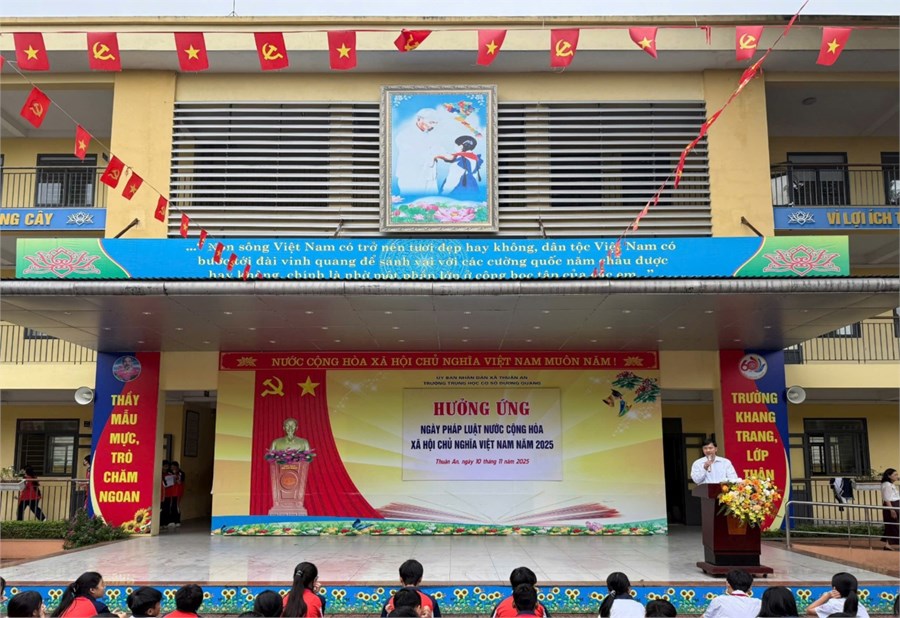 Trường THCS Dương Quang tổ chức Chương trình hưởng ứng `Ngày Pháp luật nước Cộng hòa xã hội chủ nghĩa Việt Nam năm 2025”