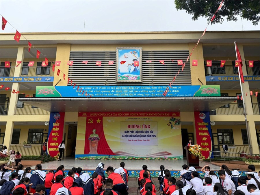 Trường THCS Dương Quang tổ chức Chương trình hưởng ứng `Ngày Pháp luật nước Cộng hòa xã hội chủ nghĩa Việt Nam năm 2025”