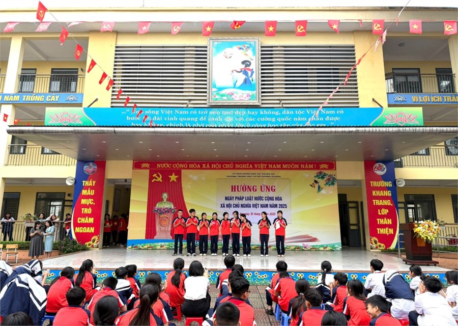 Trường THCS Dương Quang tổ chức Chương trình hưởng ứng `Ngày Pháp luật nước Cộng hòa xã hội chủ nghĩa Việt Nam năm 2025”