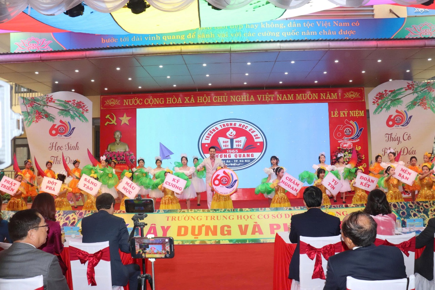 Long trọng Lễ Kỷ niệm 60 năm Ngày thành lập Trường THCS Dương Quang