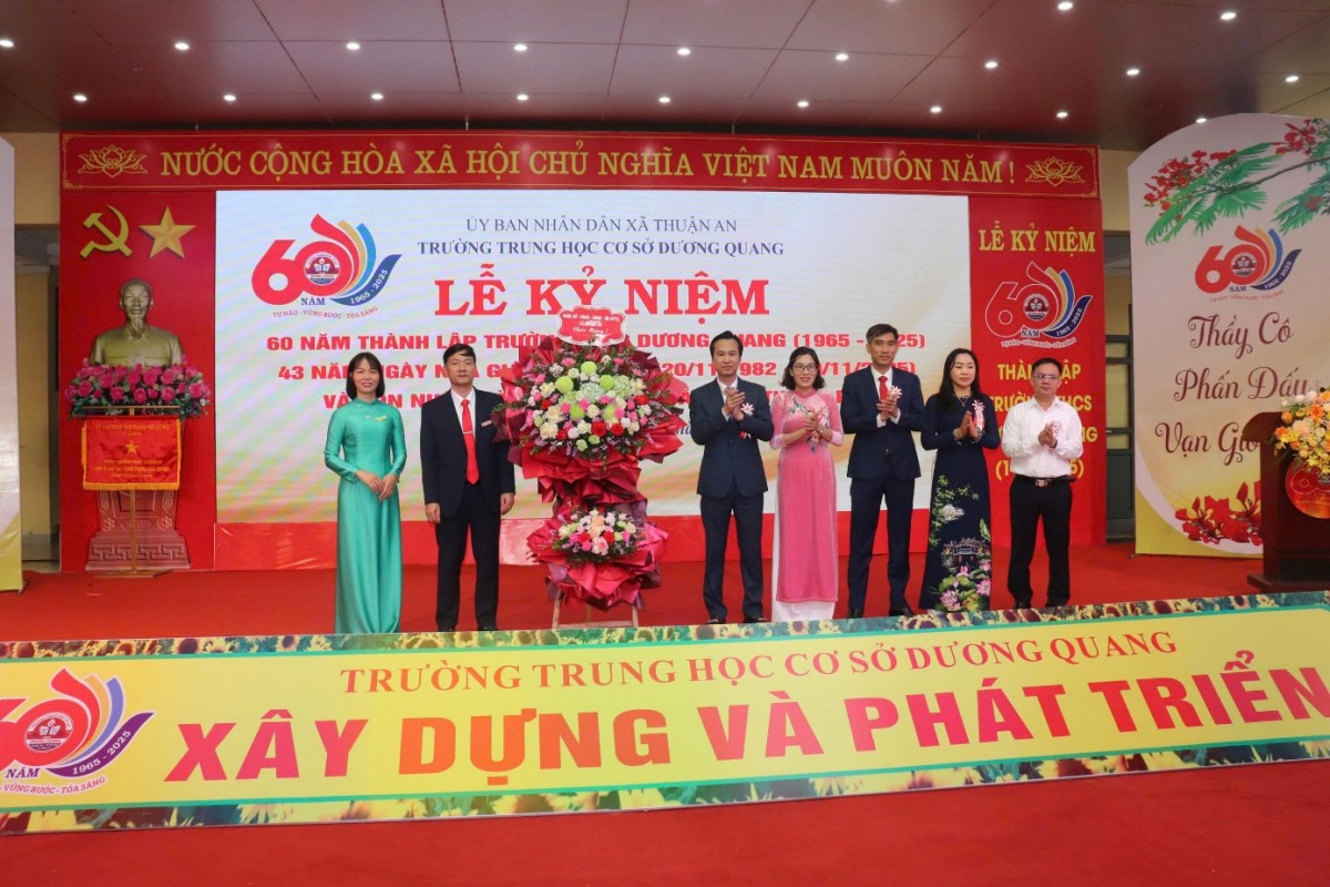 Trường THCS Dương Quang kỷ niệm 60 năm xây dựng và phát triển: Tự hào truyền thống - Vững bước tương lai