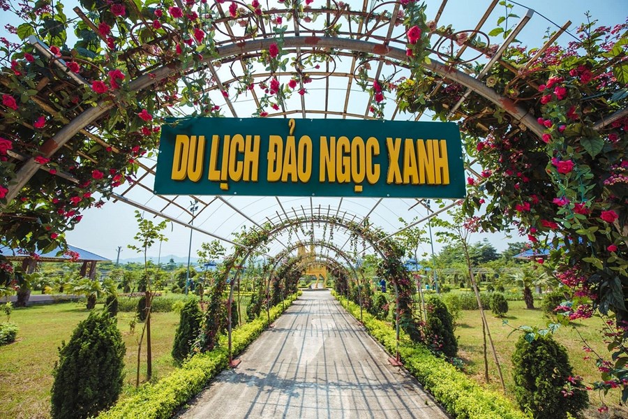 Học sinh trường THCS Dương Quang tham gia hoạt động ngoại khóa tại thành cổ Sơn Tây - Đảo Ngọc Xanh (Phú Thọ)