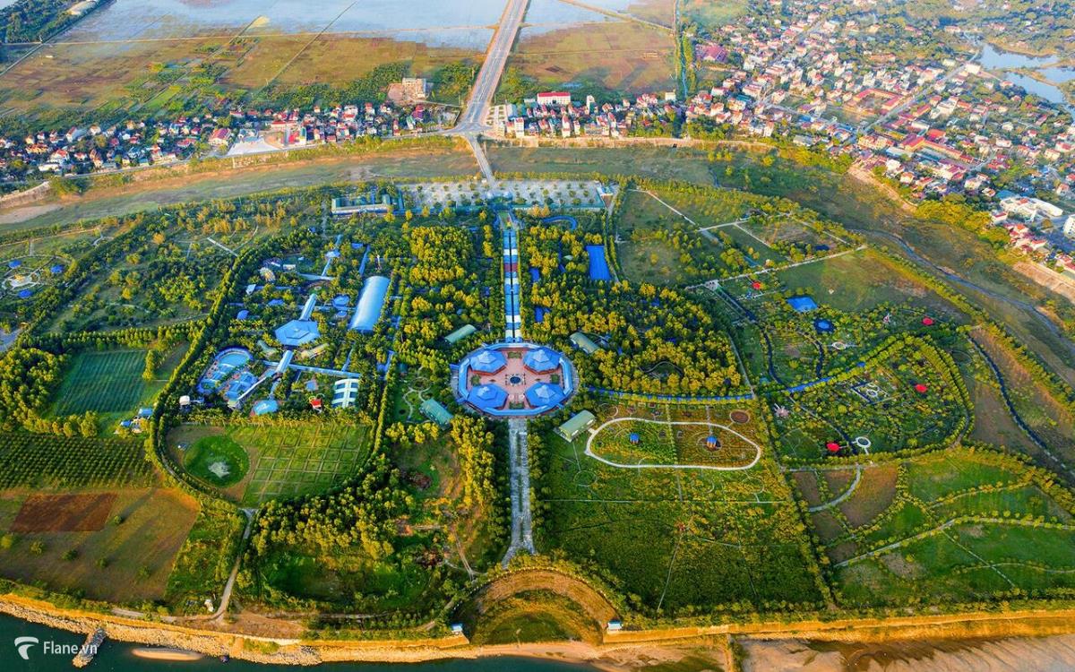 Học sinh trường THCS Dương Quang tham gia hoạt động ngoại khóa tại thành cổ Sơn Tây - Đảo Ngọc Xanh (Phú Thọ)