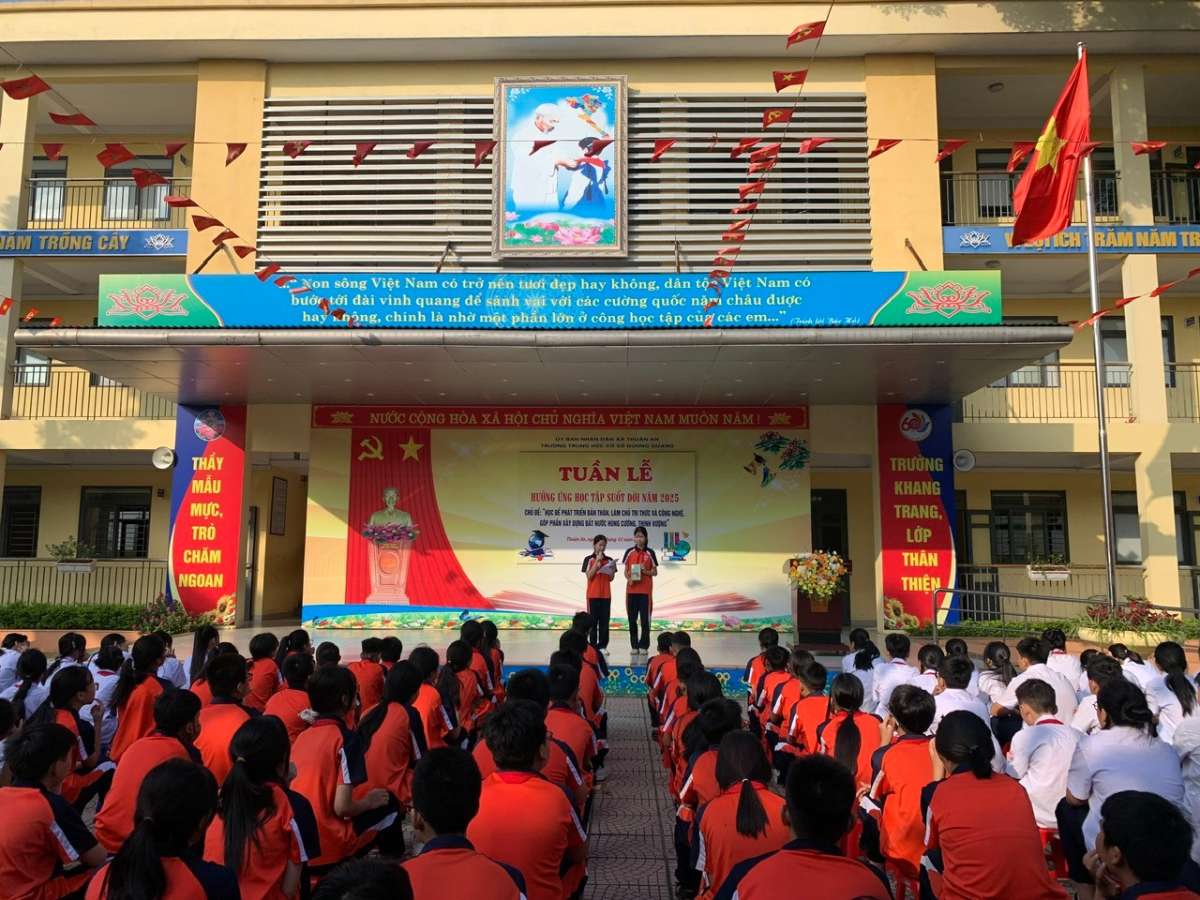 Sinh hoạt dưới cờ - Giới thiệu sách